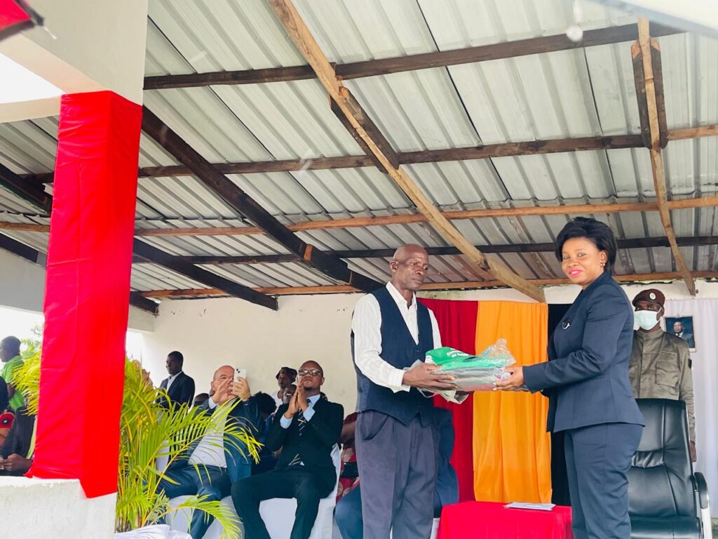 C-Saúde donates bicycles to community health workers in Nicoadala sede